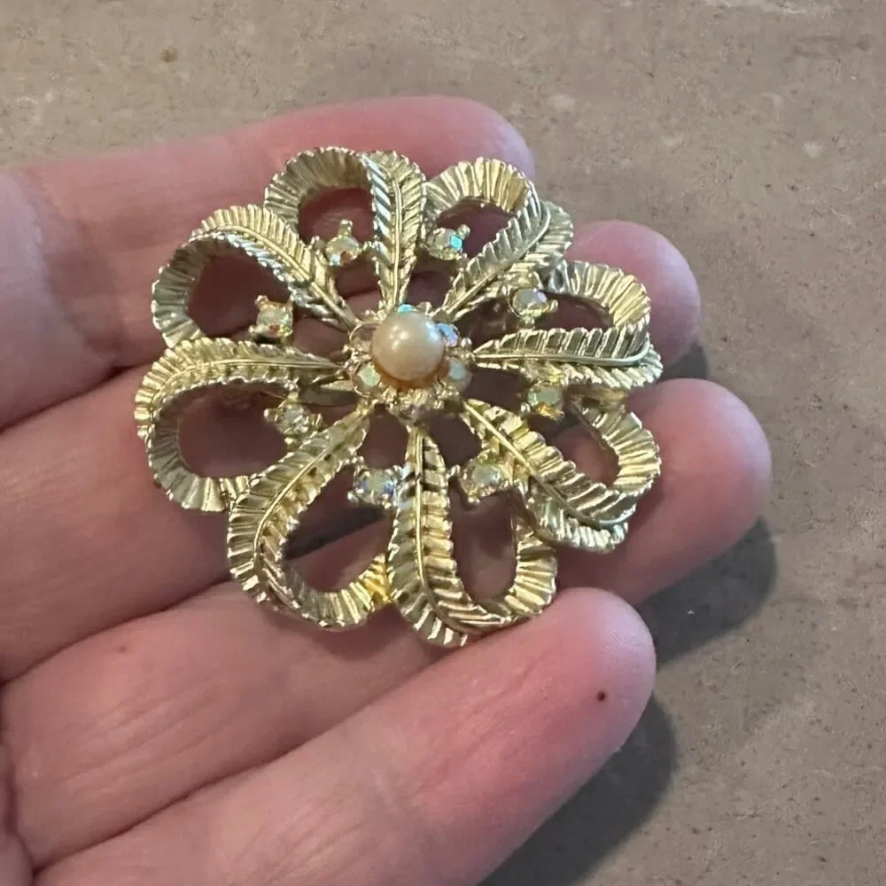 Vintage Gold Tone Filigree Flower Brooch w/ Faux Pearl & Rhinestones
